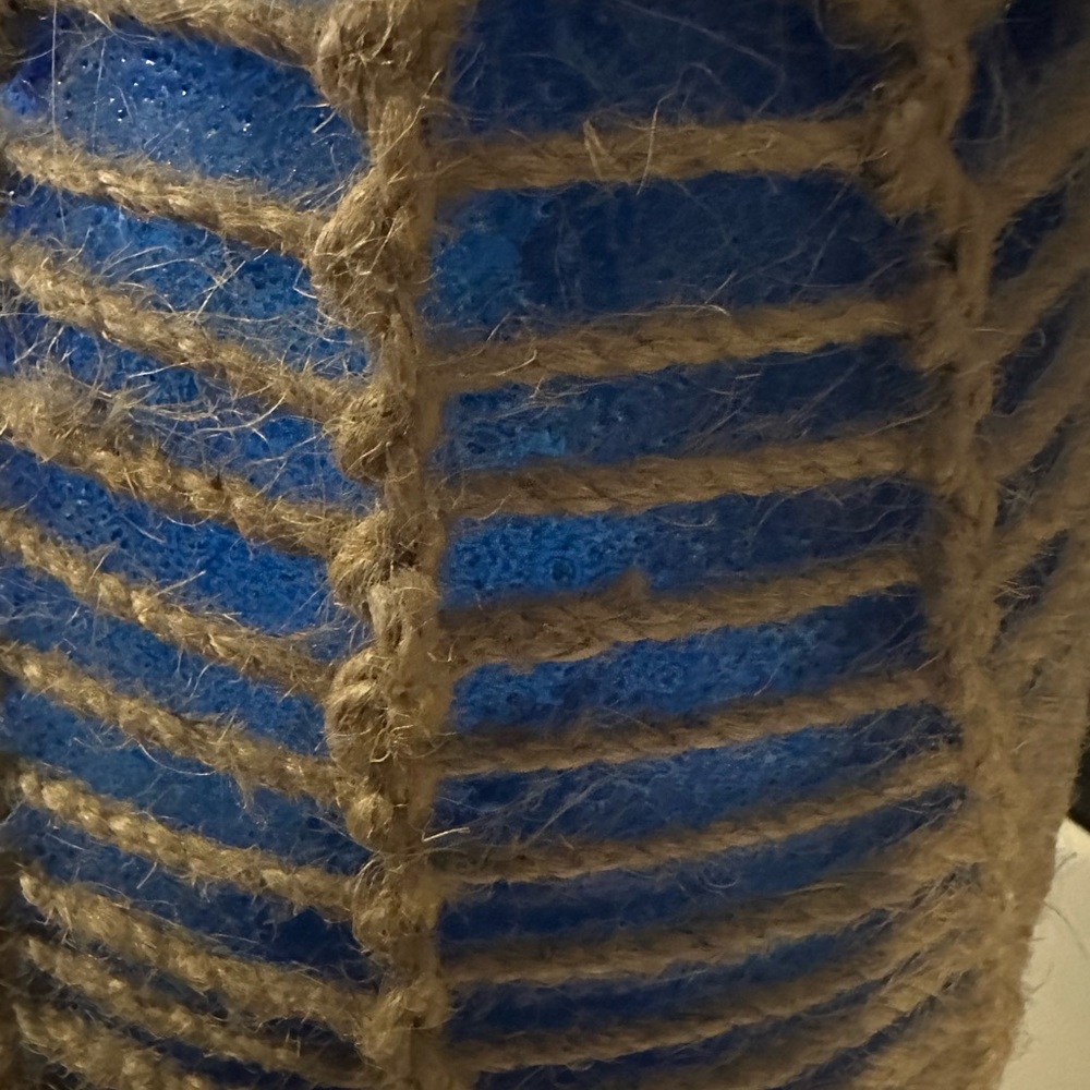 Gorgeous Twine / jute Wrapped Textured Glass Blue Bottle Vase Coastal Bulb Shape - Picture 3 of 4